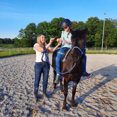 Reittherapie für Kinder in der Nähe von Konstanz und Allensbach